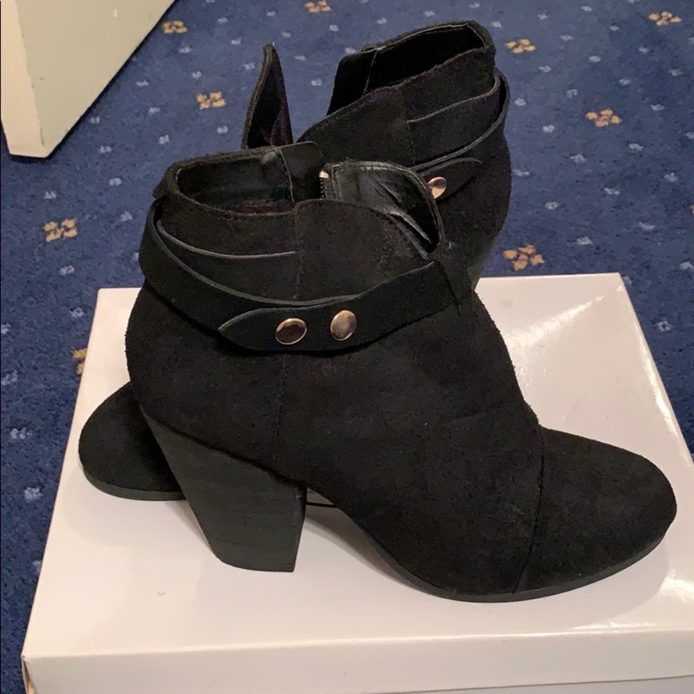Never worn Steve Madden boots